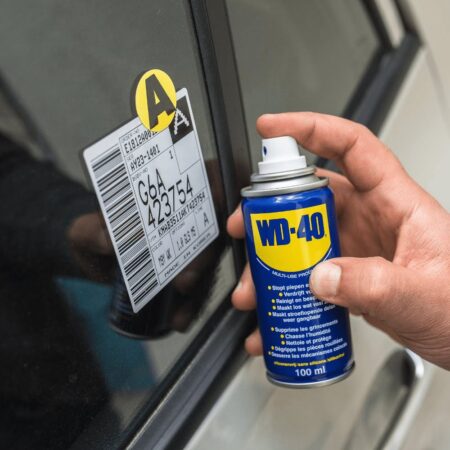 WD-40 Classic Multi-use oil 200ml spray can with extension