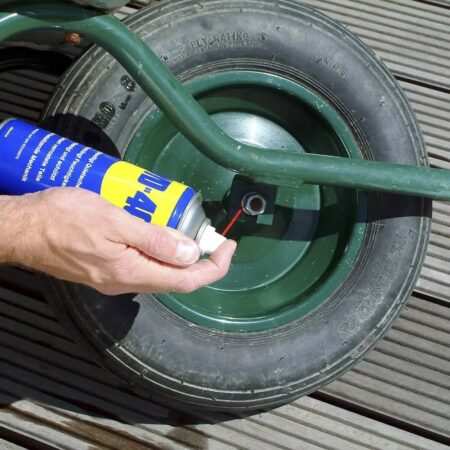 WD-40 Classic Multi-use oil 200ml spray can with extension