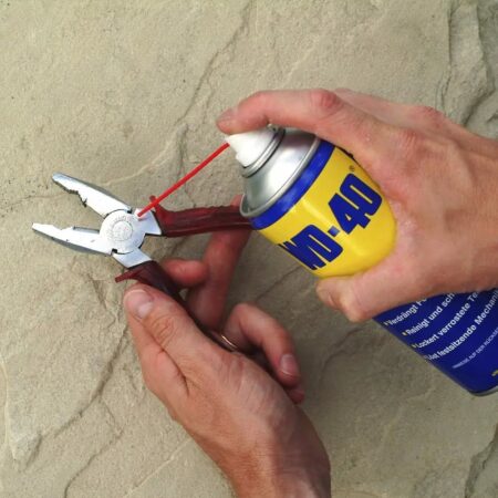 WD-40 Classic Multi-use oil 200ml spray can with extension